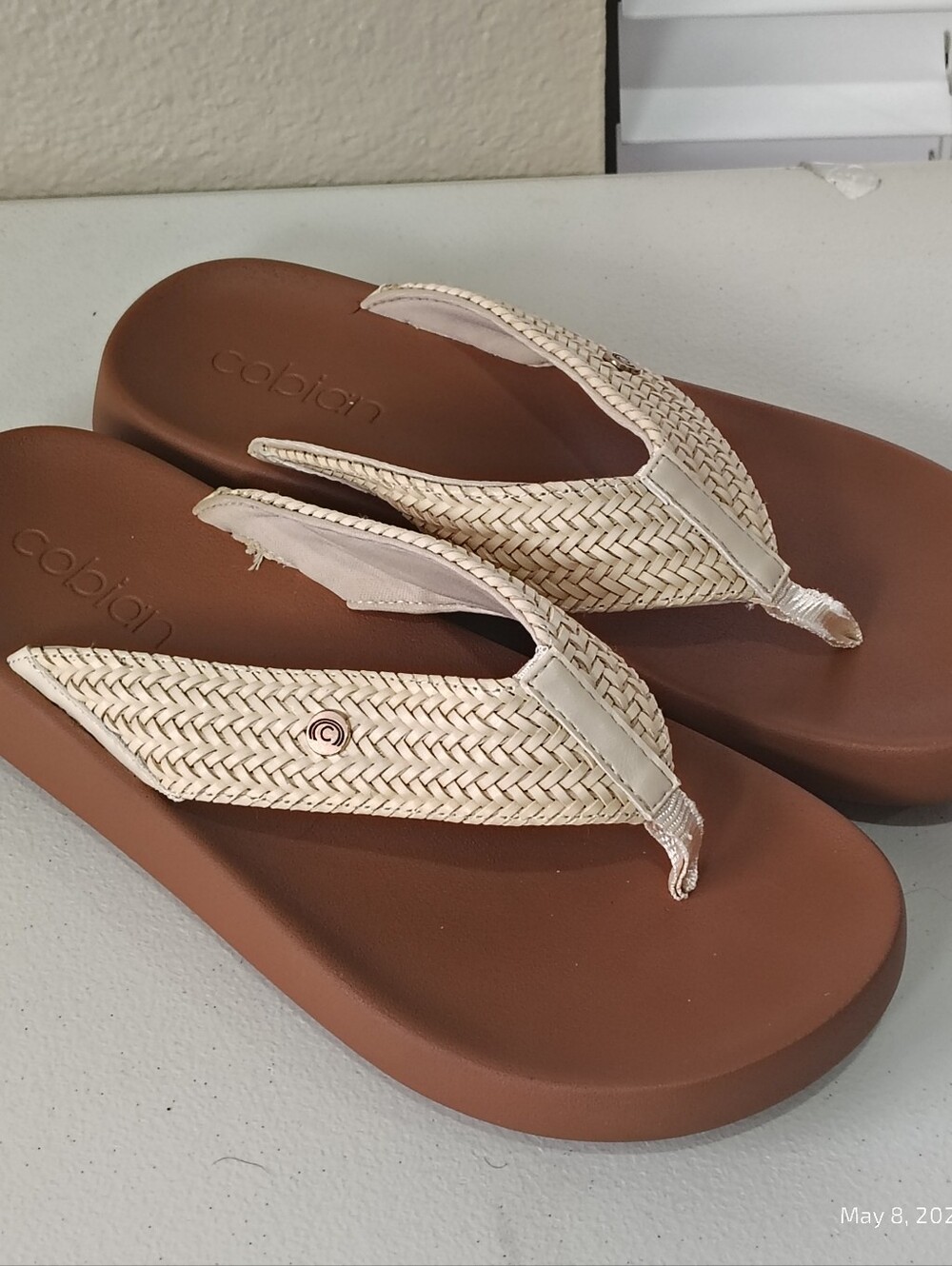COBIAN PALMILLA WOMENS FLIP FLOP SZ 8 CREAM/ TAN COMFORT ARC SUPPORT